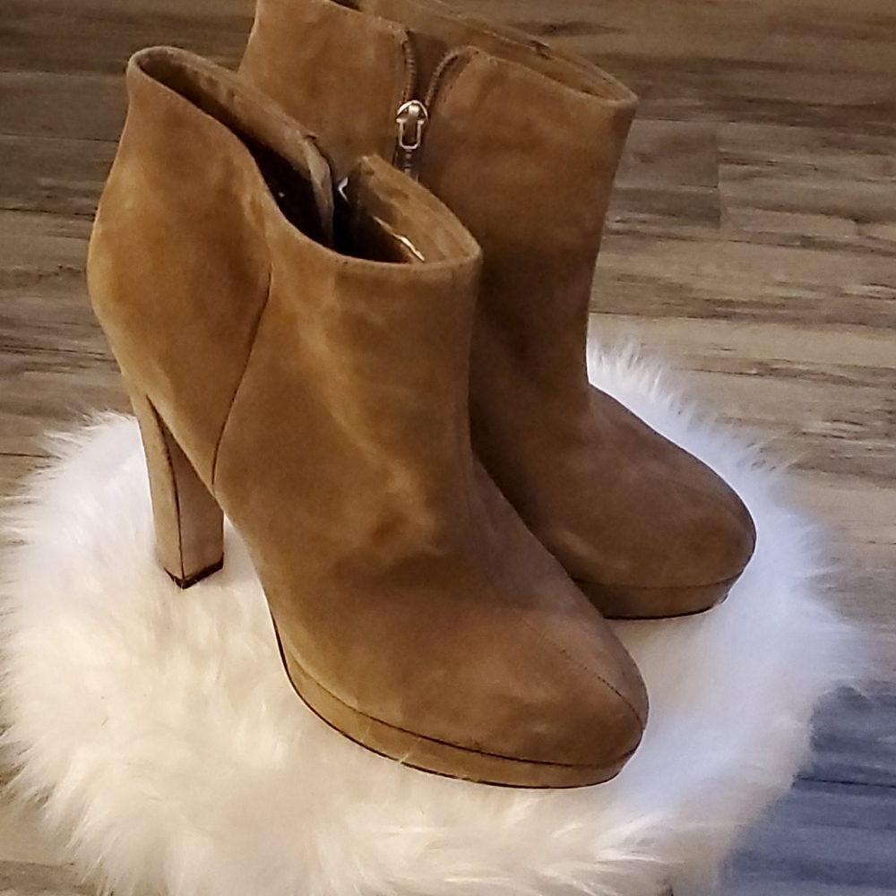 Shoes - Picture 2 of 7